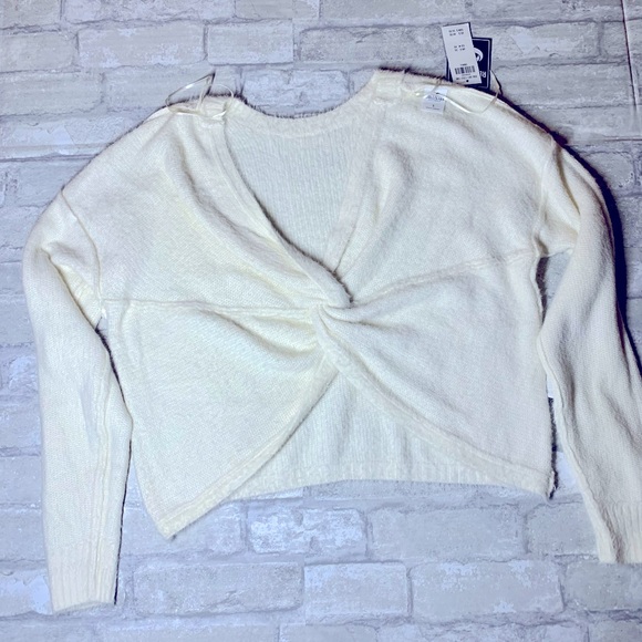 HOLLISTER: COZY REVERSIBLE TWISTED CROPPED SWEATER - Picture 4 of 8